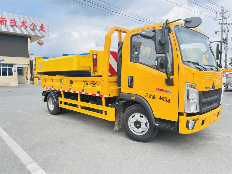 100K防撞緩沖車-藍牌重汽100K防撞緩沖車